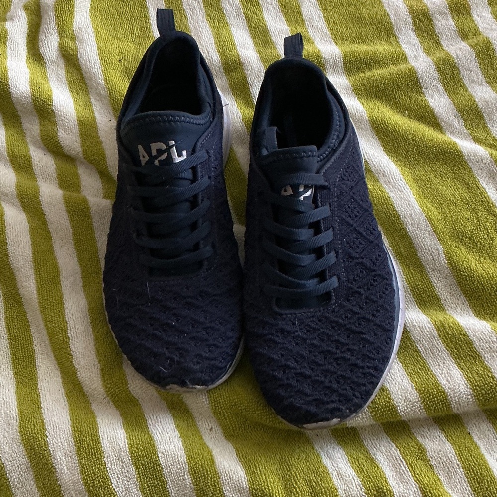 APL TechLoom Phantom Sneakers – Women’s Size 7.5 (Navy)
